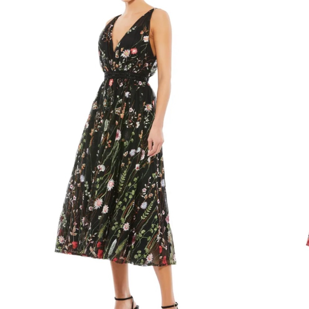 NWOT Ieena for Mac Duggal embroidered plunge midi